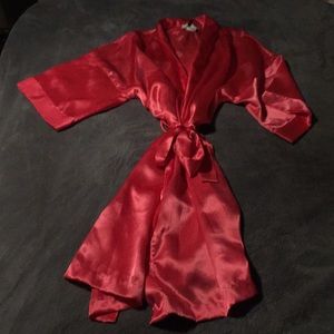 Jaclyn Smith robe
